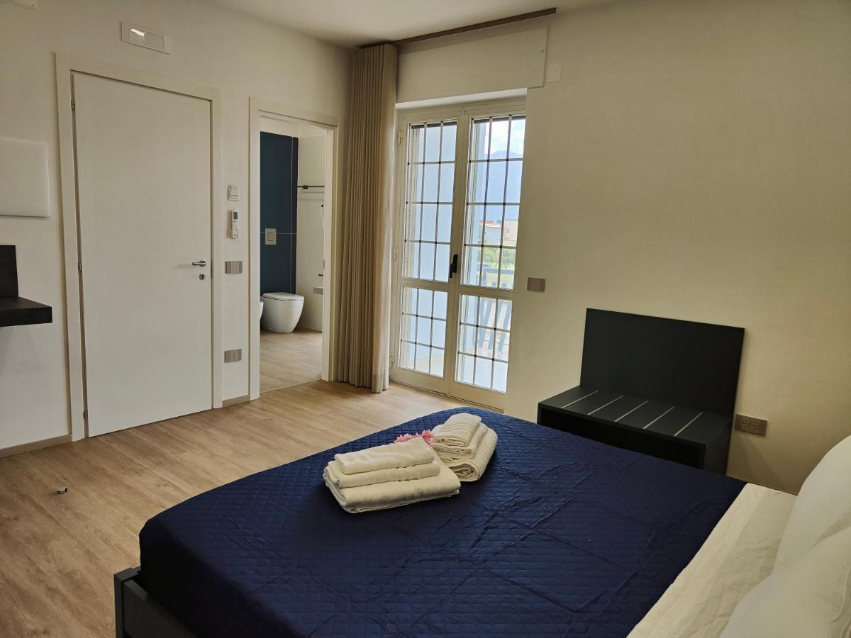 Rosa Rooms بومبيي المظهر الخارجي الصورة