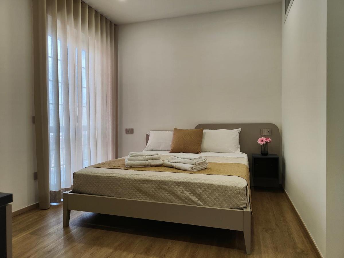 Rosa Rooms بومبيي المظهر الخارجي الصورة