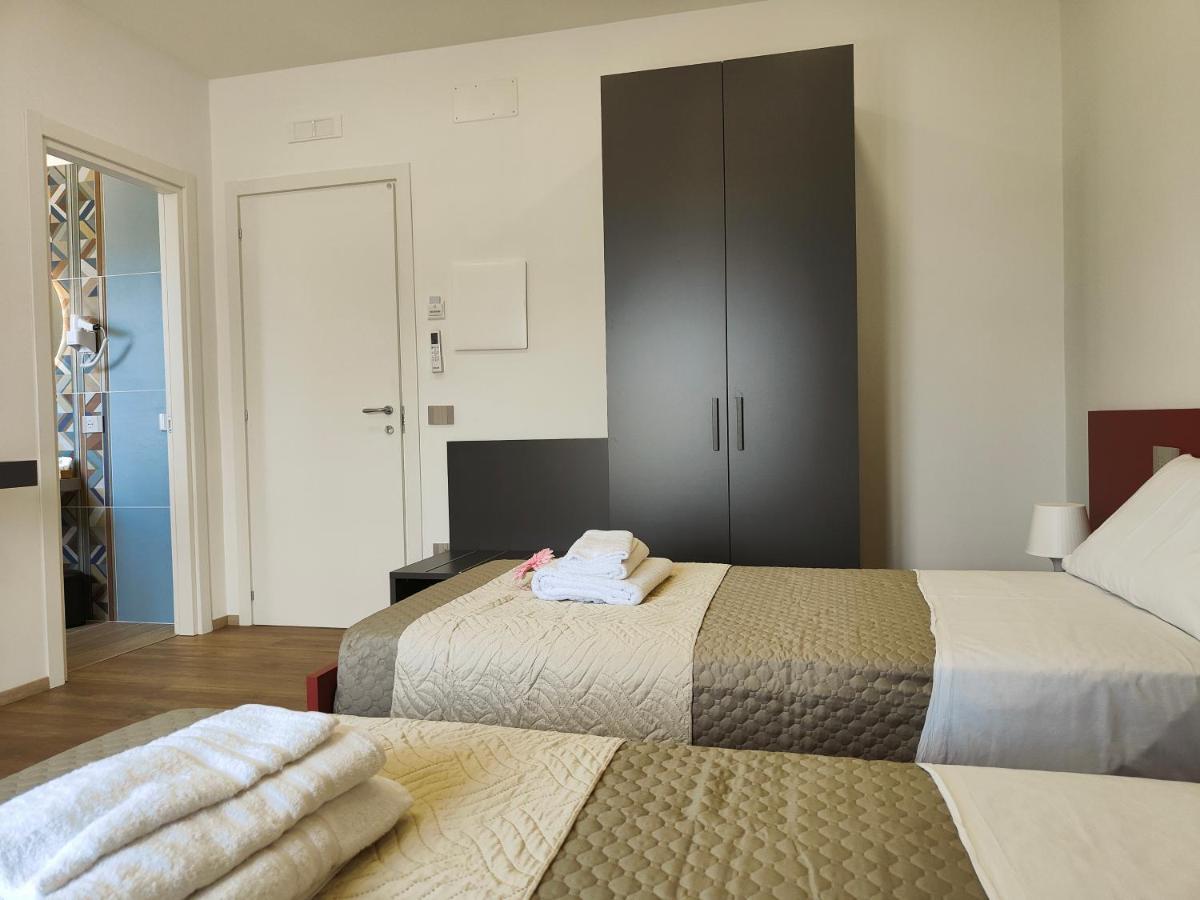 Rosa Rooms بومبيي المظهر الخارجي الصورة