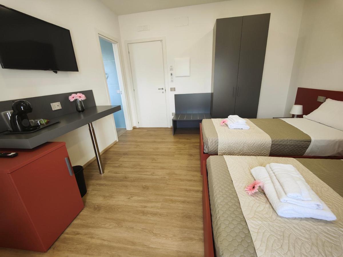 Rosa Rooms بومبيي المظهر الخارجي الصورة