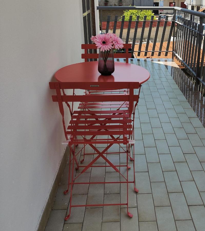 Rosa Rooms بومبيي المظهر الخارجي الصورة