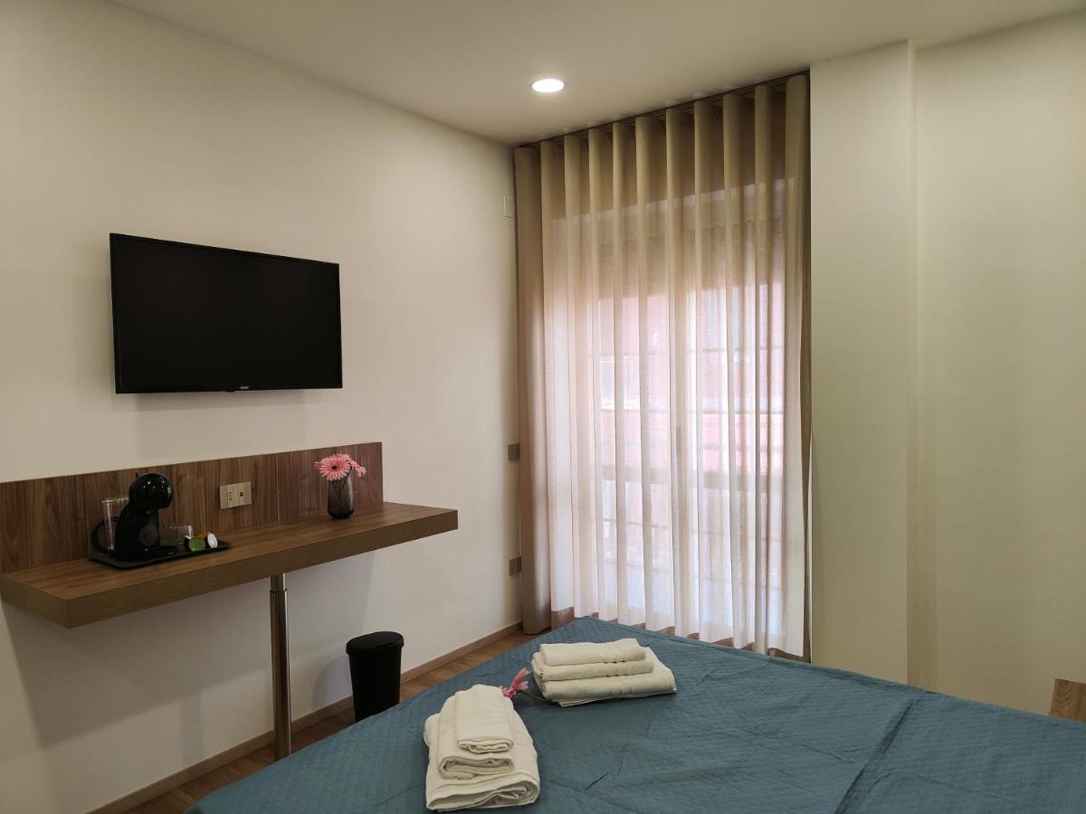 Rosa Rooms بومبيي المظهر الخارجي الصورة