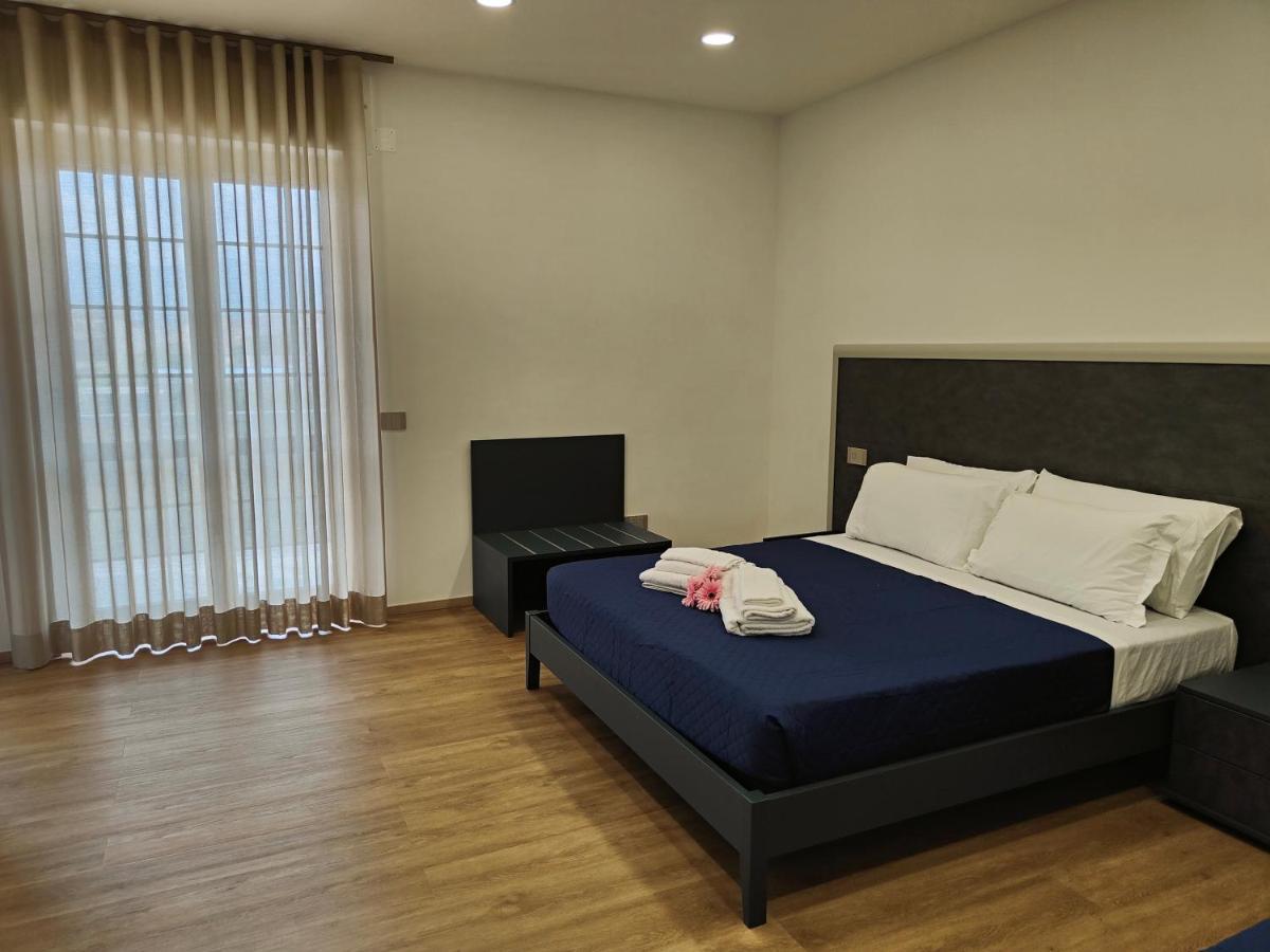 Rosa Rooms بومبيي المظهر الخارجي الصورة