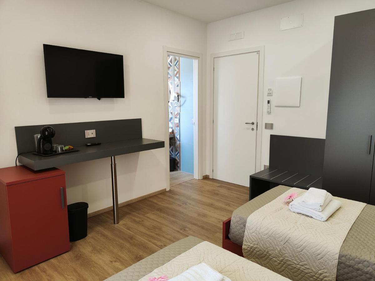 Rosa Rooms بومبيي المظهر الخارجي الصورة
