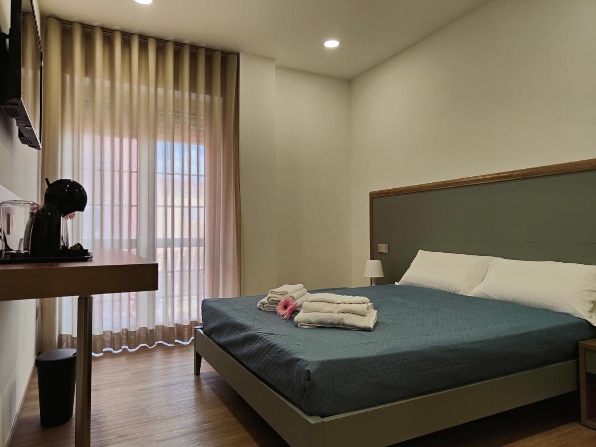 Rosa Rooms بومبيي المظهر الخارجي الصورة