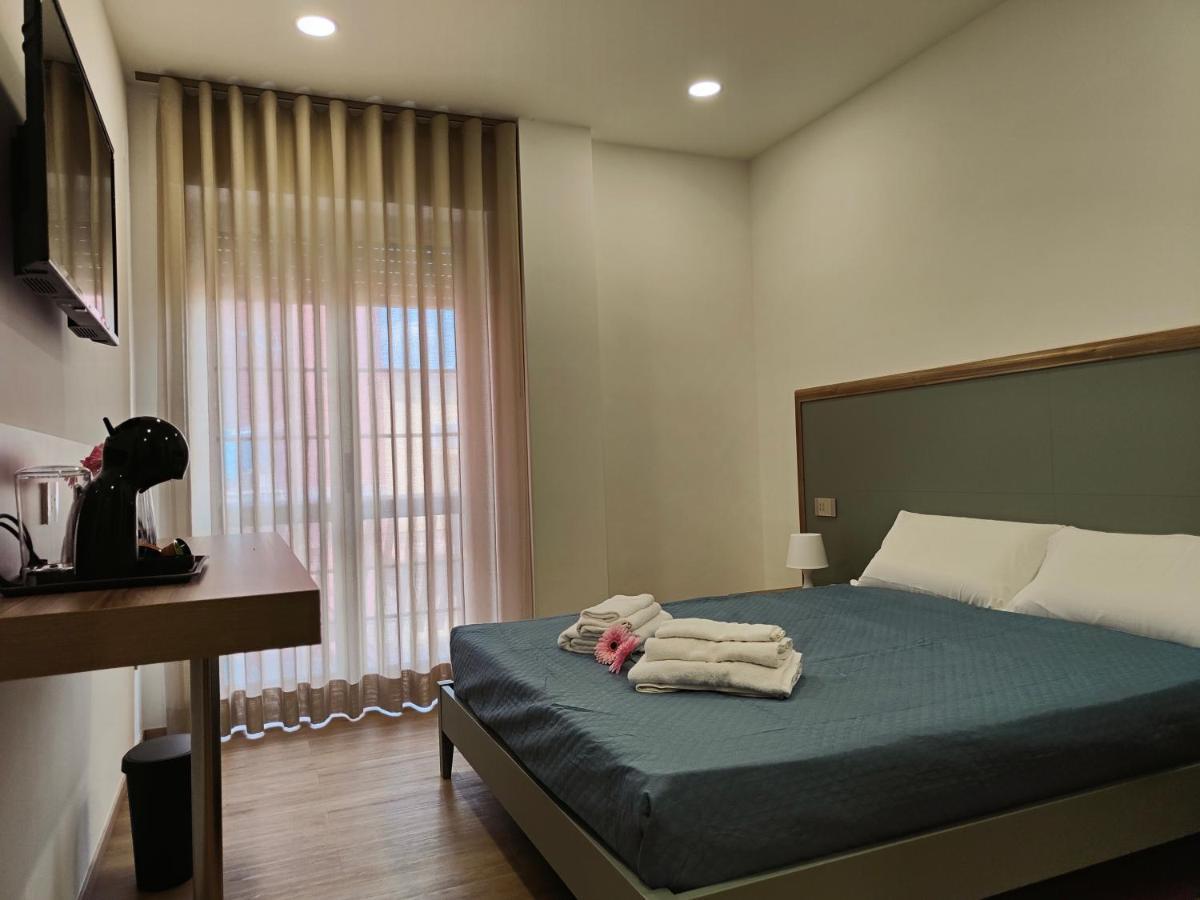 Rosa Rooms بومبيي المظهر الخارجي الصورة