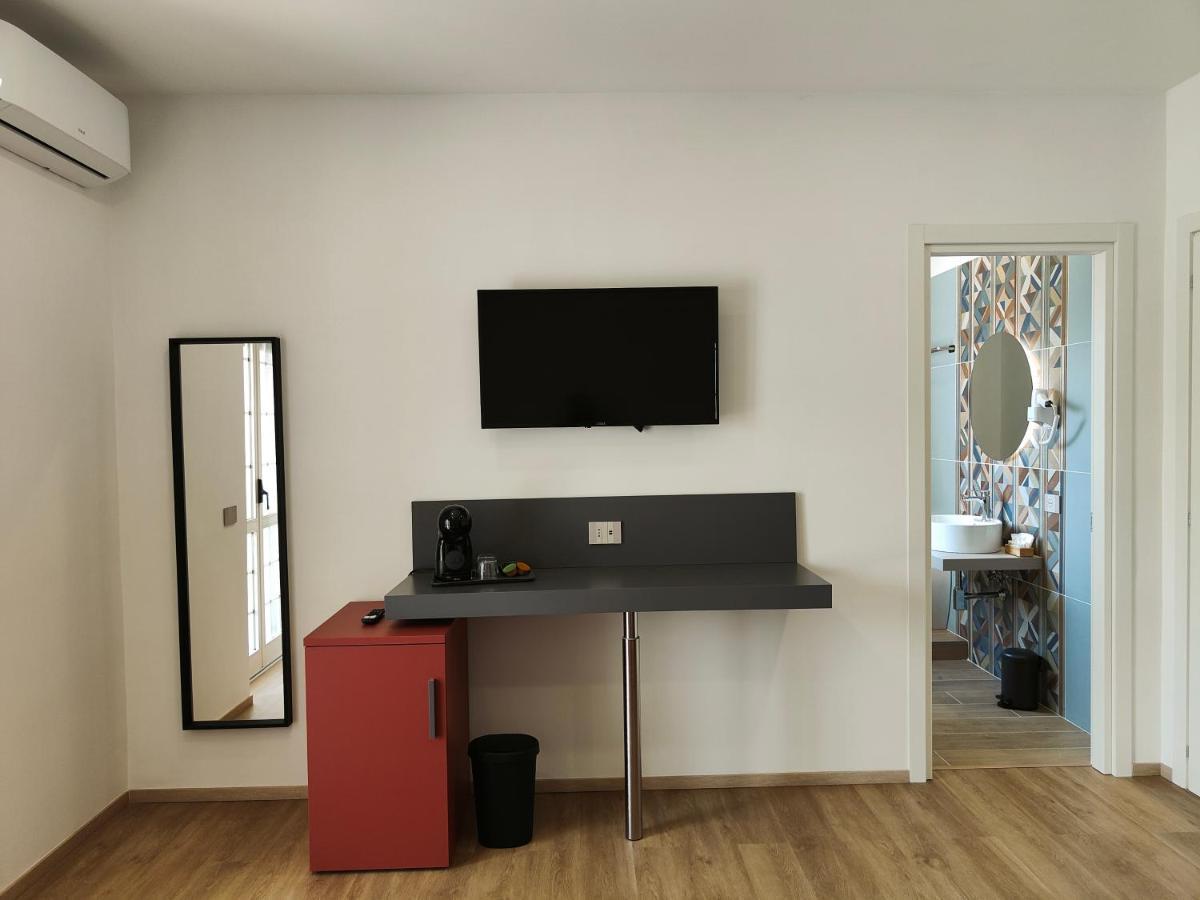 Rosa Rooms بومبيي المظهر الخارجي الصورة