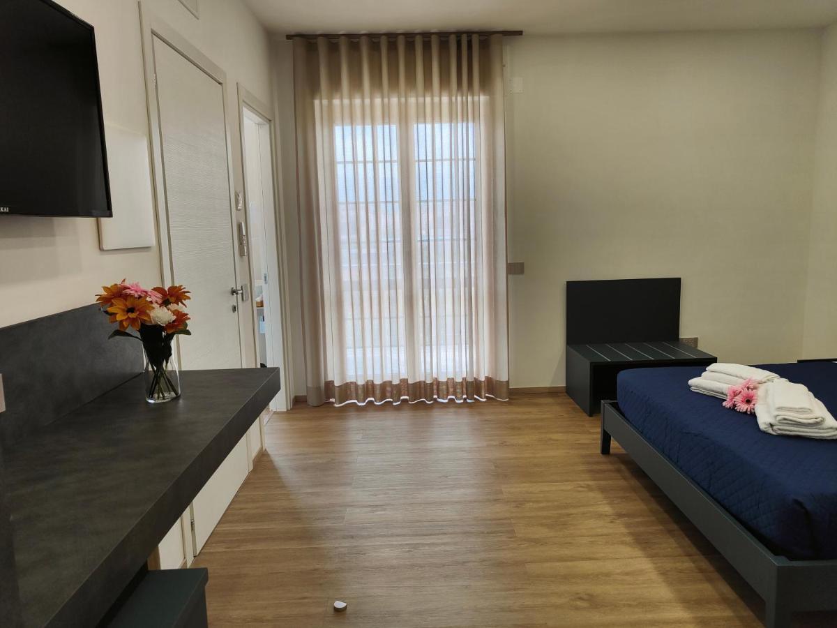 Rosa Rooms بومبيي المظهر الخارجي الصورة