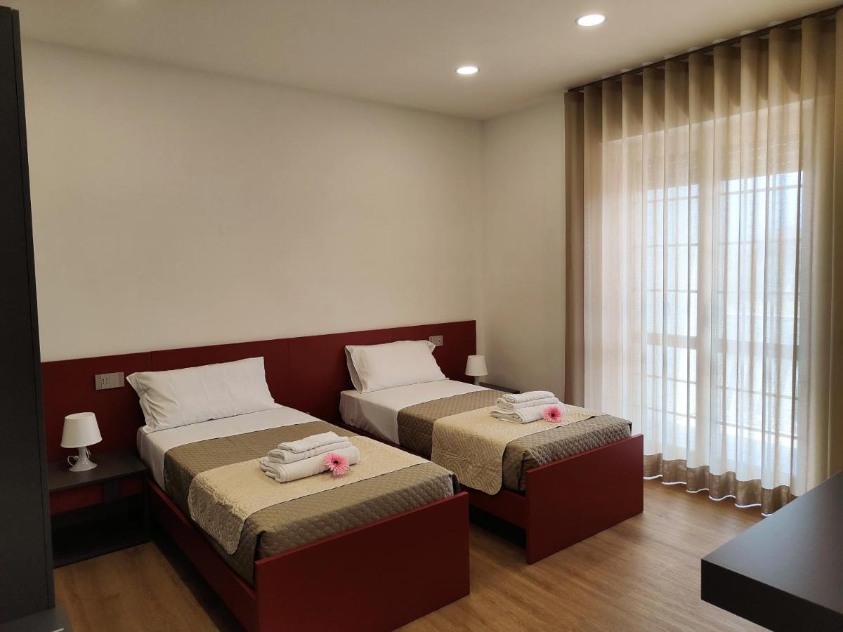 Rosa Rooms بومبيي المظهر الخارجي الصورة