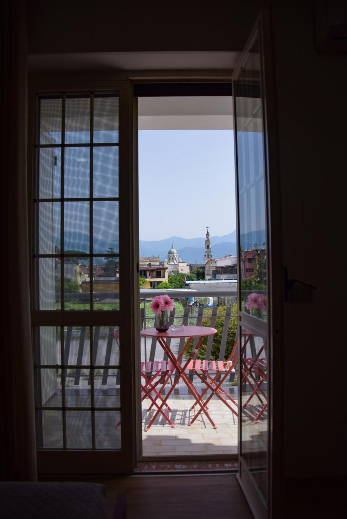 Rosa Rooms بومبيي المظهر الخارجي الصورة